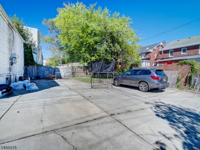 197 Weequahic Avenue Newark NJ 07112