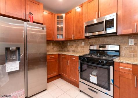 539 18TH Avenue Newark NJ 07103