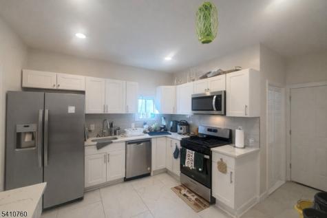 539 18TH Avenue Newark NJ 07103
