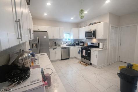 539 18TH Avenue Newark NJ 07103