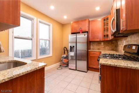 539 18TH Avenue Newark NJ 07103