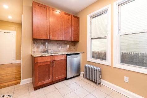 539 18TH Avenue Newark NJ 07103
