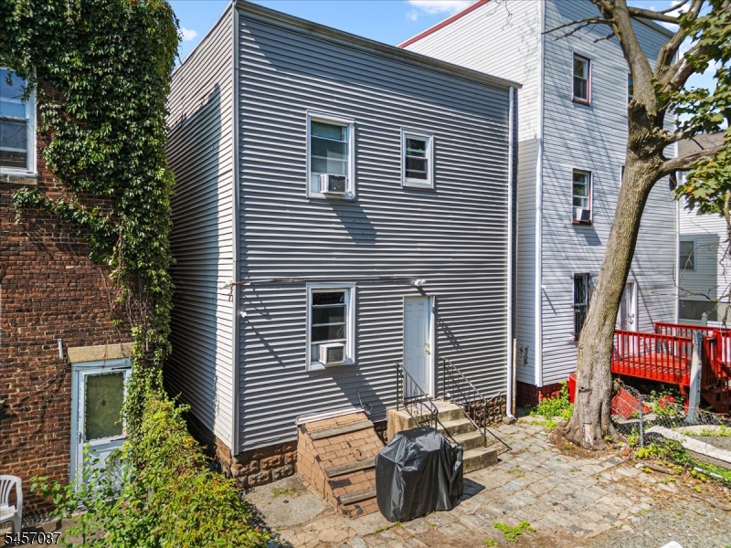 422 Jelliff Avenue Newark NJ 07112