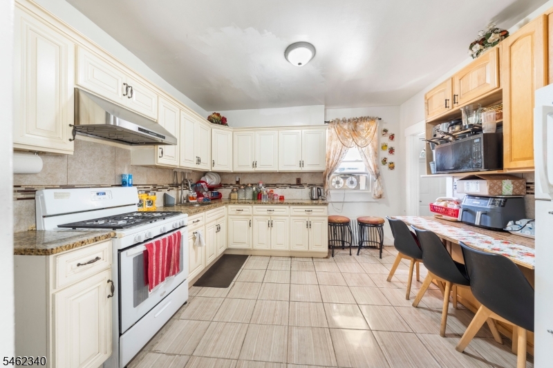 324 Chilton Street Elizabeth NJ 07208