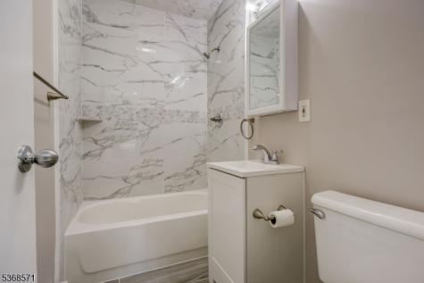 186 Park Street East Orange NJ 07017