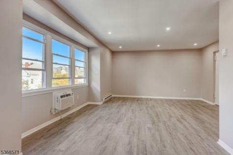 186 Park Street East Orange NJ 07017