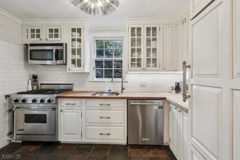 182 Woodland Avenue Verona NJ 07044