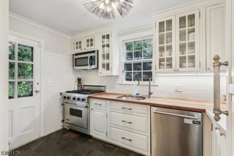 182 Woodland Avenue Verona NJ 07044