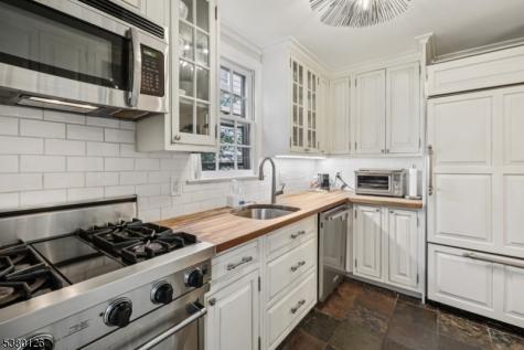 182 Woodland Avenue Verona NJ 07044