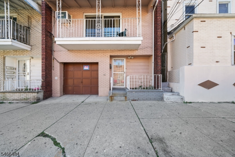565 61ST Street West New York NJ 07093