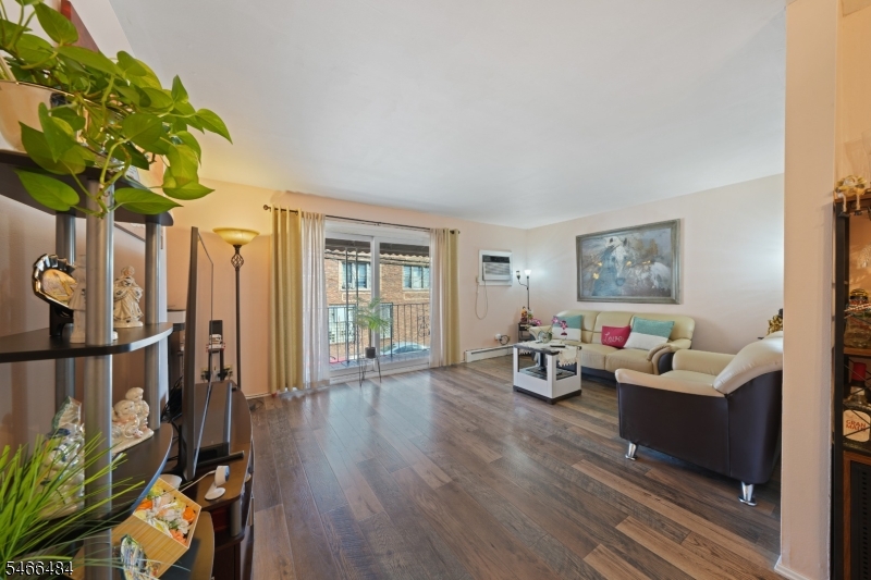 565 61ST Street West New York NJ 07093
