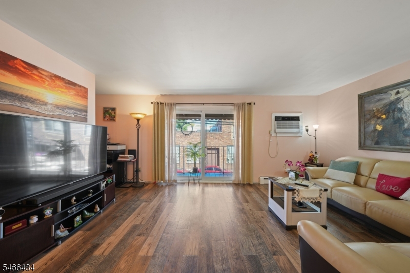 565 61ST Street West New York NJ 07093