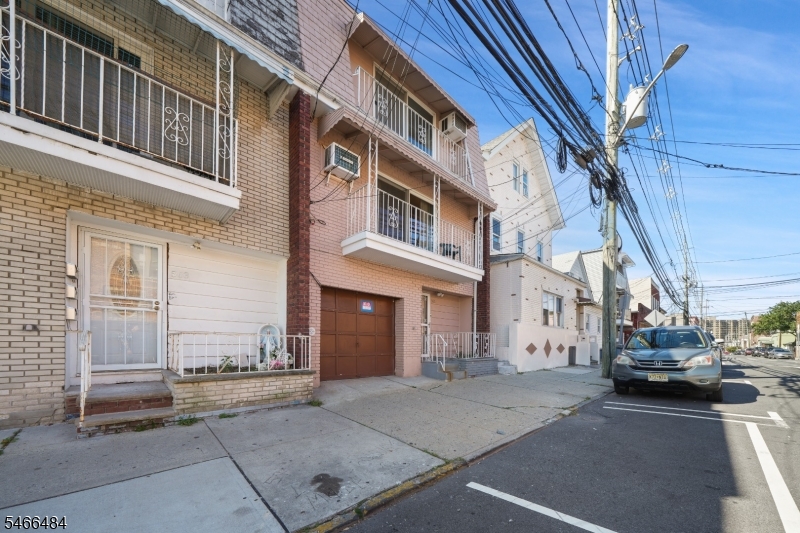 565 61ST Street West New York NJ 07093