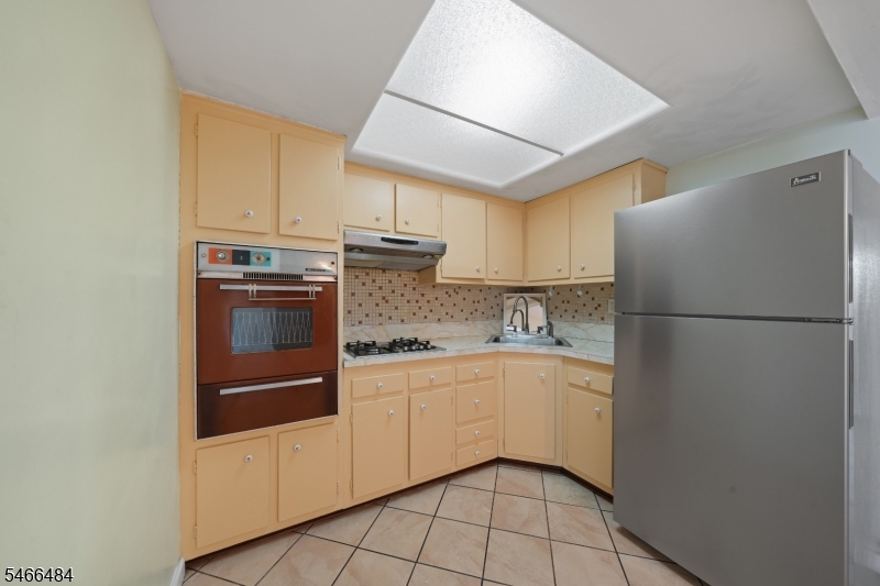 565 61ST Street West New York NJ 07093