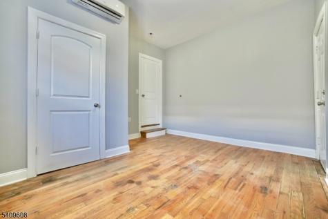 351 Mulberry Street Newark NJ 07102