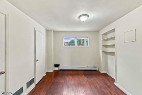 72 N Munn Avenue East Orange NJ 07017