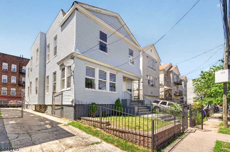 17 Wolcott Terrace Newark NJ 07112
