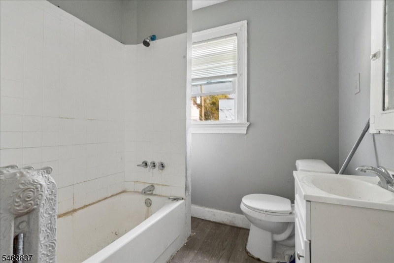 16 N 16th Street East Orange NJ 07017