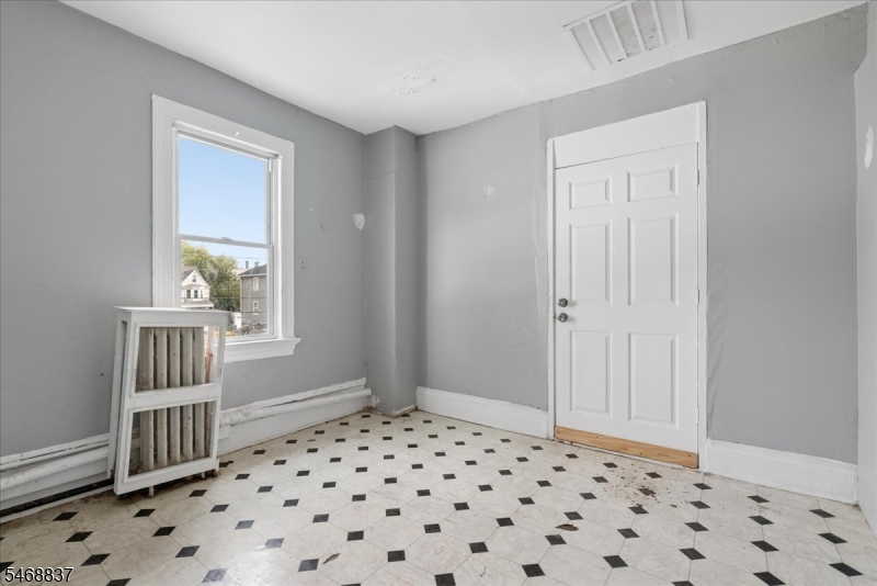 16 N 16th Street East Orange NJ 07017