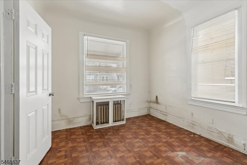 16 N 16th Street East Orange NJ 07017