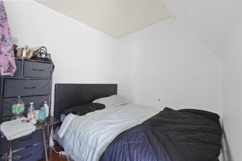 253 S Burnett Street East Orange NJ 07018