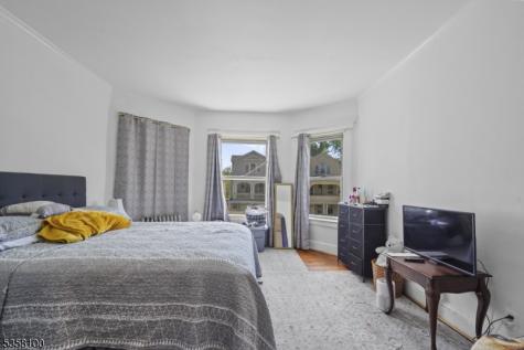 253 S Burnett Street East Orange NJ 07018