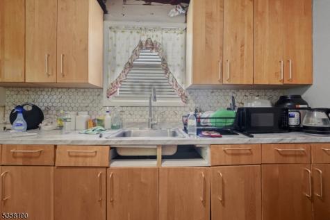 253 S Burnett Street East Orange NJ 07018