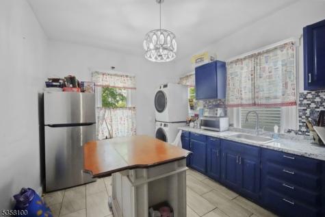 253 S Burnett Street East Orange NJ 07018