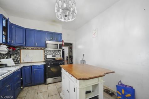 253 S Burnett Street East Orange NJ 07018