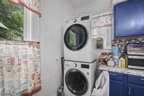 253 S Burnett Street East Orange NJ 07018