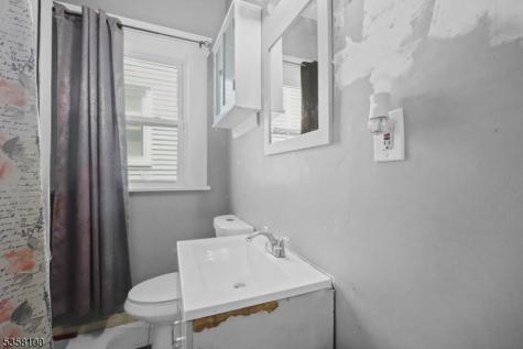 253 S Burnett Street East Orange NJ 07018