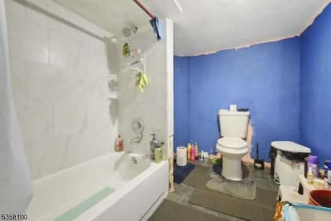 253 S Burnett Street East Orange NJ 07018