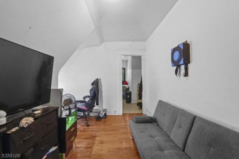 253 S Burnett Street East Orange NJ 07018