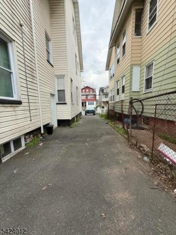219 Renner Avenue Newark NJ 07112