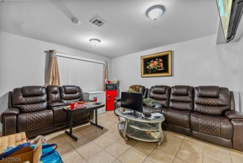 128 Leslie Street Newark NJ 07112
