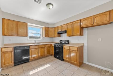 128 Leslie Street Newark NJ 07112