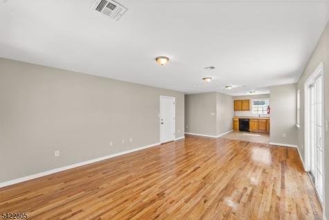 128 Leslie Street Newark NJ 07112