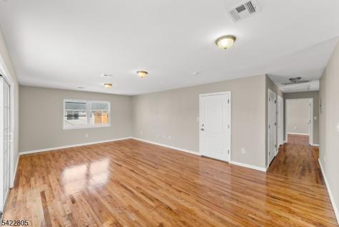 128 Leslie Street Newark NJ 07112