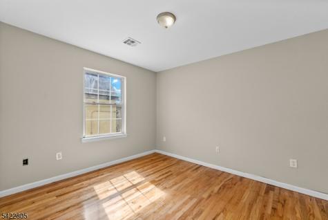 128 Leslie Street Newark NJ 07112