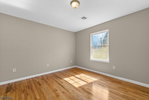 128 Leslie Street Newark NJ 07112