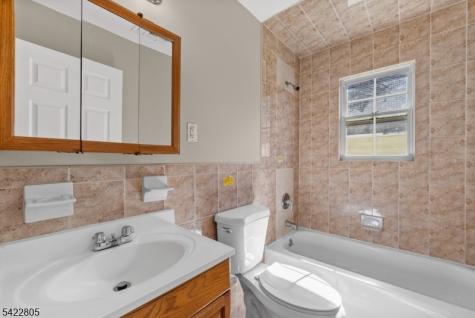 128 Leslie Street Newark NJ 07112