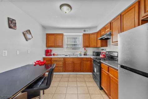 128 Leslie Street Newark NJ 07112