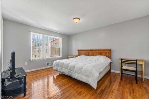 128 Leslie Street Newark NJ 07112