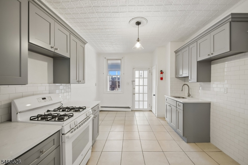 101 Warwick Street Newark NJ 07105