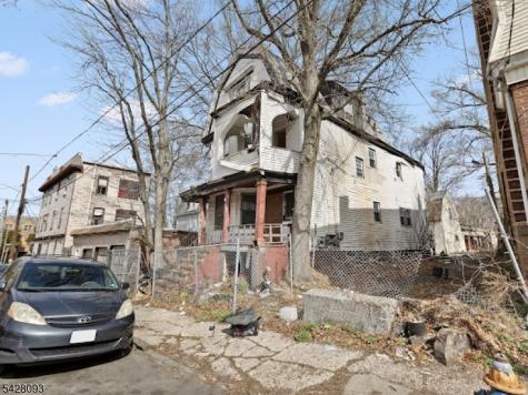 18 Roosevelt Terrace Irvington NJ 07111