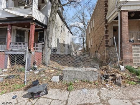 18 Roosevelt Terrace Irvington NJ 07111