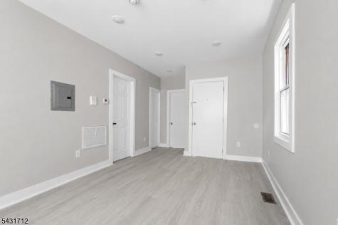 654 S 12th Street Newark NJ 07103