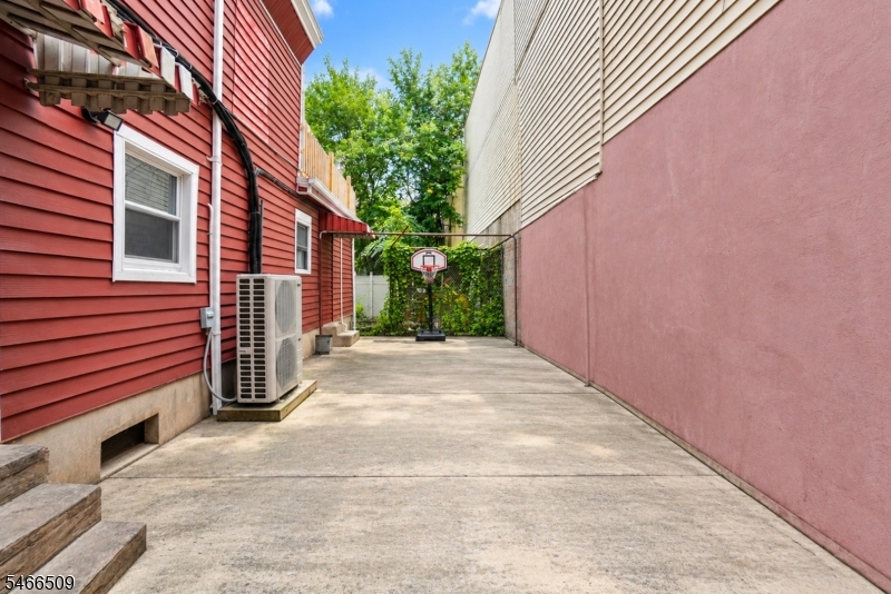 11 Cottage Street Newark NJ 07102