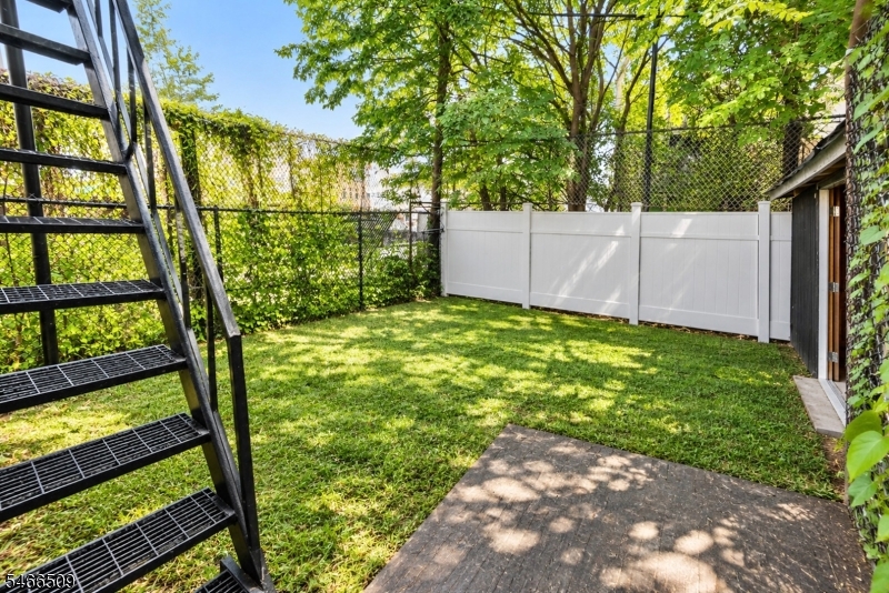 11 Cottage Street Newark NJ 07102