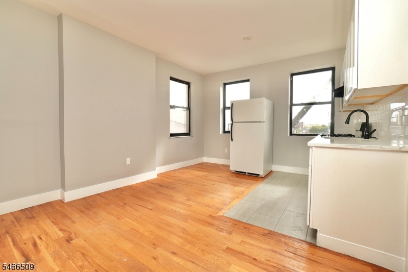11 Cottage Street Newark NJ 07102